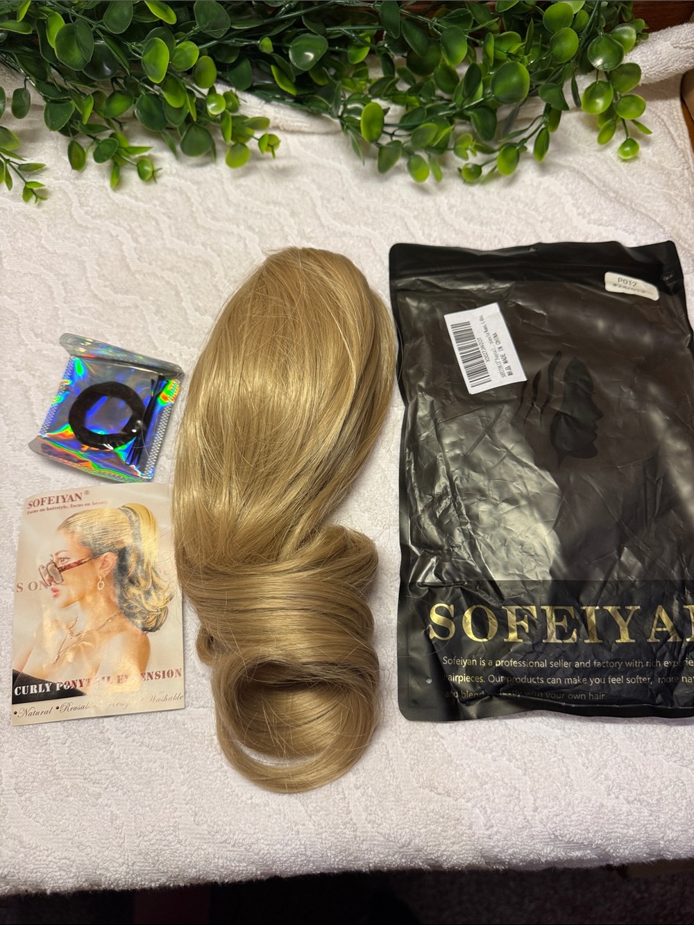 Women’s Clip-In Ponytail Extension – Blonde